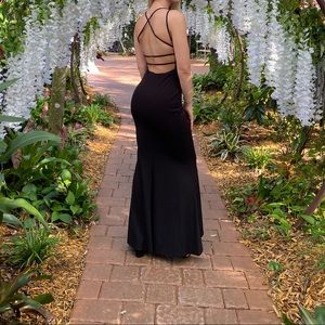 Lulu’s black dress